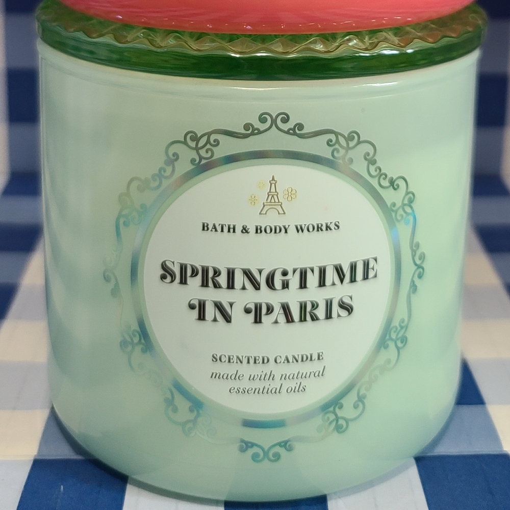 Bath and body works Springtime in paris candle